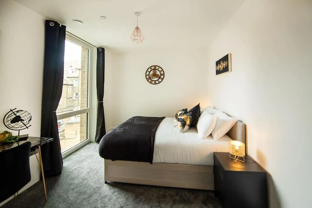 Runway Retreat, Close To London Heathrow West Drayton  0*, West Drayton (Middlesex)