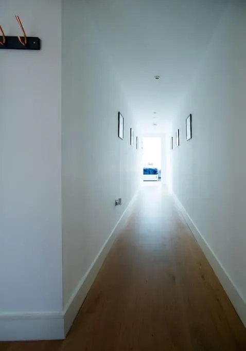 Apartment Runway Retreat, Close To London Heathrow West Drayton
