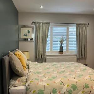 En-suite Double - Private Entrance & Free Parking Apartment