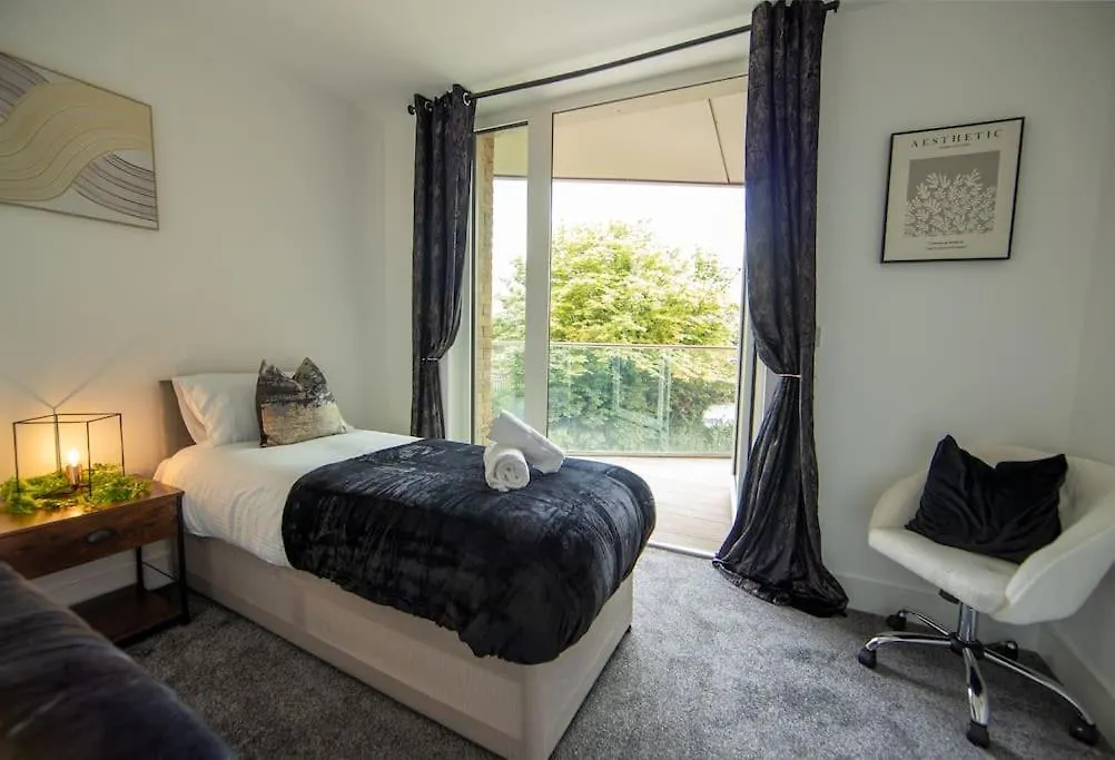 Runway Retreat, Close To London Heathrow West Drayton  United Kingdom