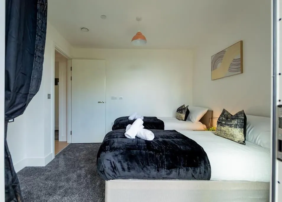 Runway Retreat, Close To London Heathrow West Drayton