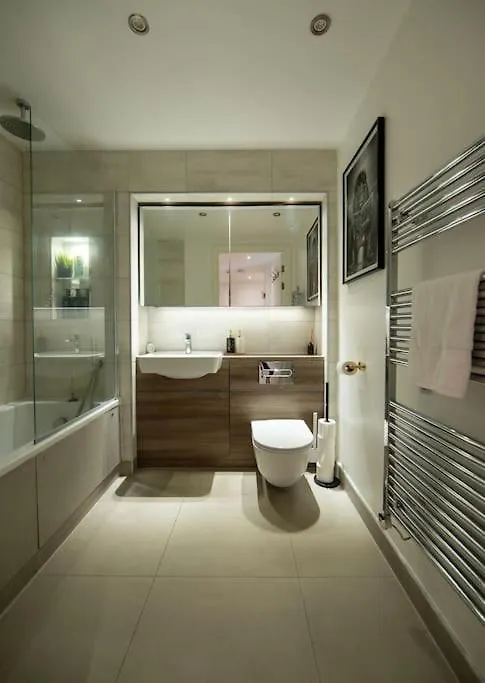 Apartment Runway Retreat, Close To London Heathrow West Drayton  United Kingdom